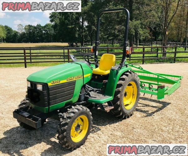 Traktor John Deere 4HST/ 300 – fotografie 1