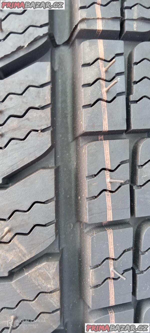Prodám zimní pneumatiky značky Kleber transalp 215/65R15 cena je 6000 tel na mě je 723537304 – fotografie 4