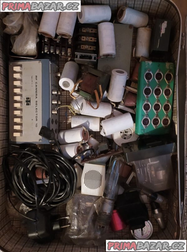 Elektro součástky aj. – fotografie 6