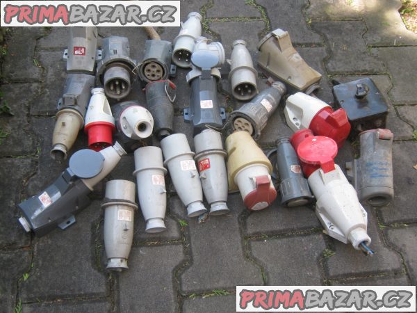 Prodám starší zástrčky a zásuvky 16a. 32 a.na 380 voltů.Cena za kus 35 kč. při odběru všech. – fotografie 1