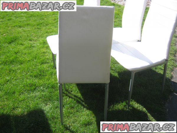 Prodám čtyři kusy kuchyňských čalouněných bílých židlí.Nutno umýt a vyčistit.Pardubice.Cena 125 kč kus. – fotografie 2