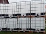 IBC nádrže kontejnery na 1000 litrů černé bílé