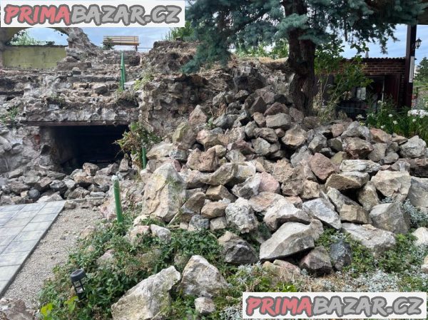 Kameny na skalku nebo plot – fotografie 2