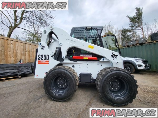 Smykový nakladač Bobcat S250Turbo – fotografie 1