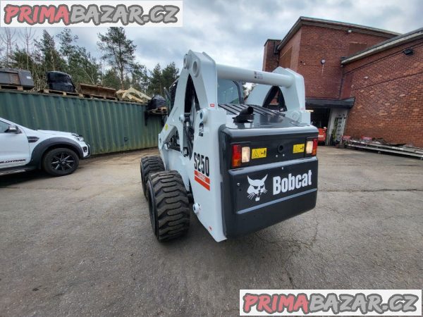 Smykový nakladač Bobcat S250Turbo – fotografie 4