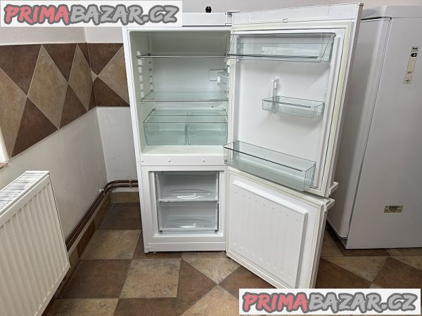 498 Lednice kombinovaná MIELE A+ – fotografie 2