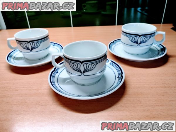 Staré gastro hrnky s talířky – fotografie 4