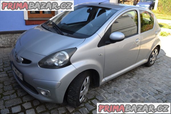 Toyota Aygo 2006 se znackou na prank THE M0NEY stk 8.2024 – fotografie 6