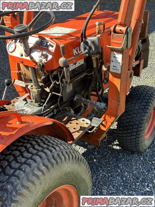 Traktor Kubota B7-IOO 4WD s příslušenstvím – fotografie 3