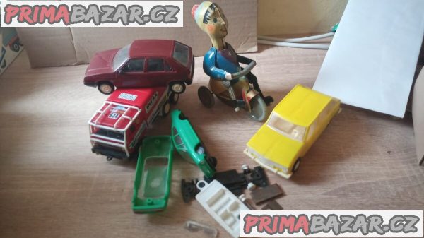 Mix hraček plus vraky – fotografie 3