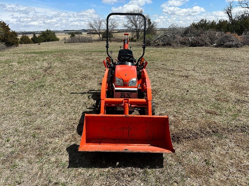 Traktor Kubota BX24D – nakladač a bagr, 3-bodový závěs, PTO – fotografie 2