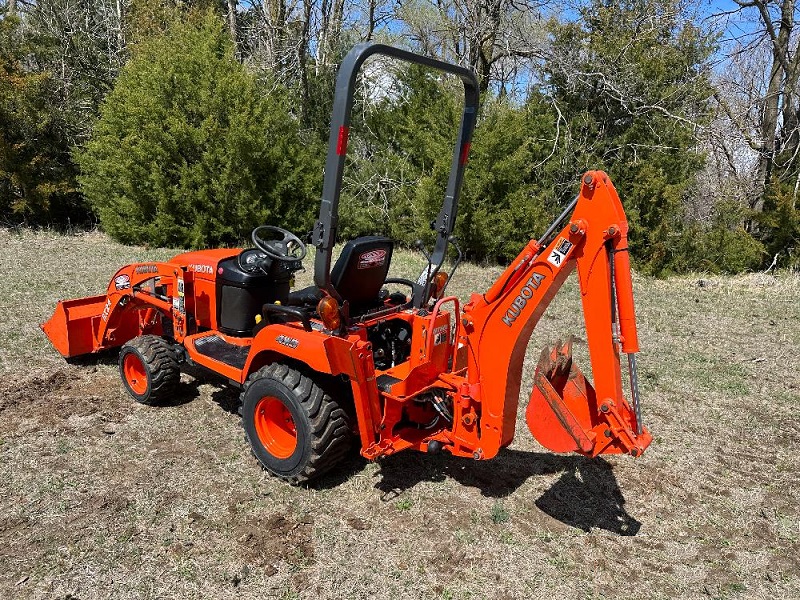 Traktor Kubota BX24D – nakladač a bagr, 3-bodový závěs, PTO – fotografie 5