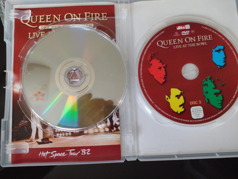 Dvoj DVD Queen - Queen on fire Koncert z Bowl – fotografie 3