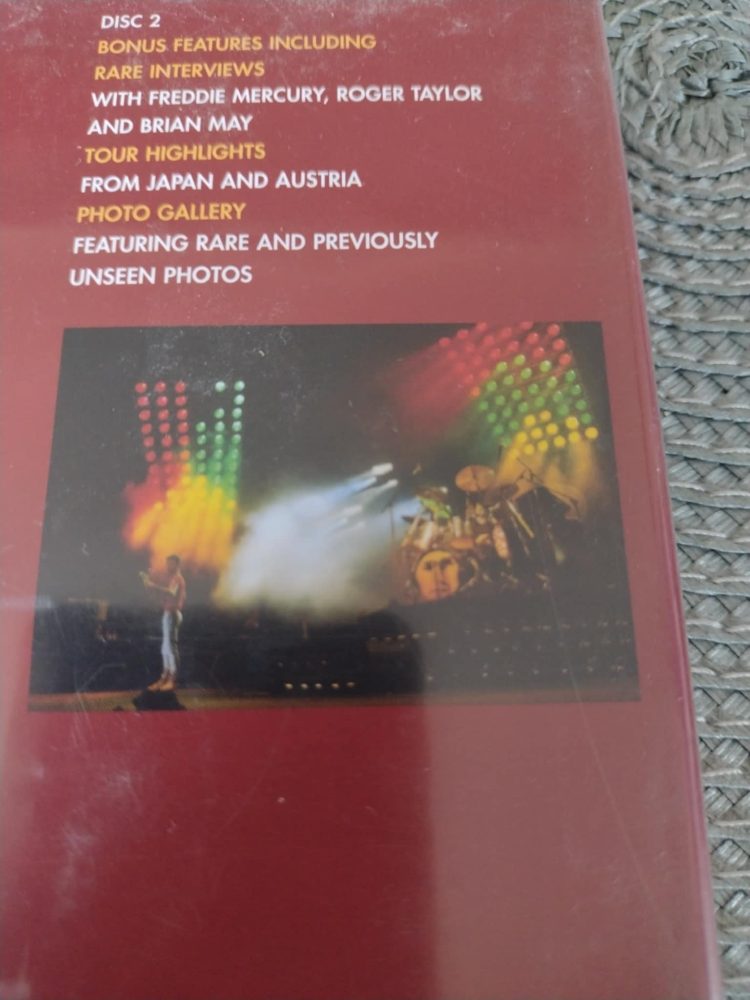 Dvoj DVD Queen - Queen on fire Koncert z Bowl – fotografie 5