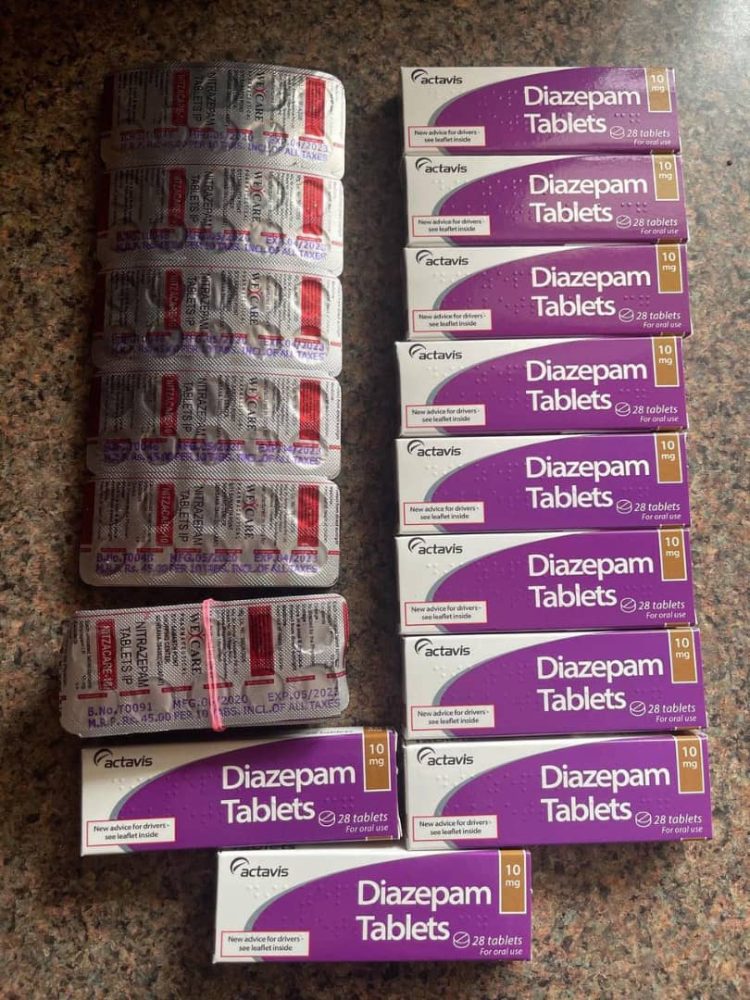 Original Medicines With Sealed Packs Available – fotografie 1