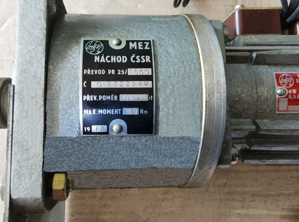 Prodám elektrický servomotor s převodovkou – fotografie 1