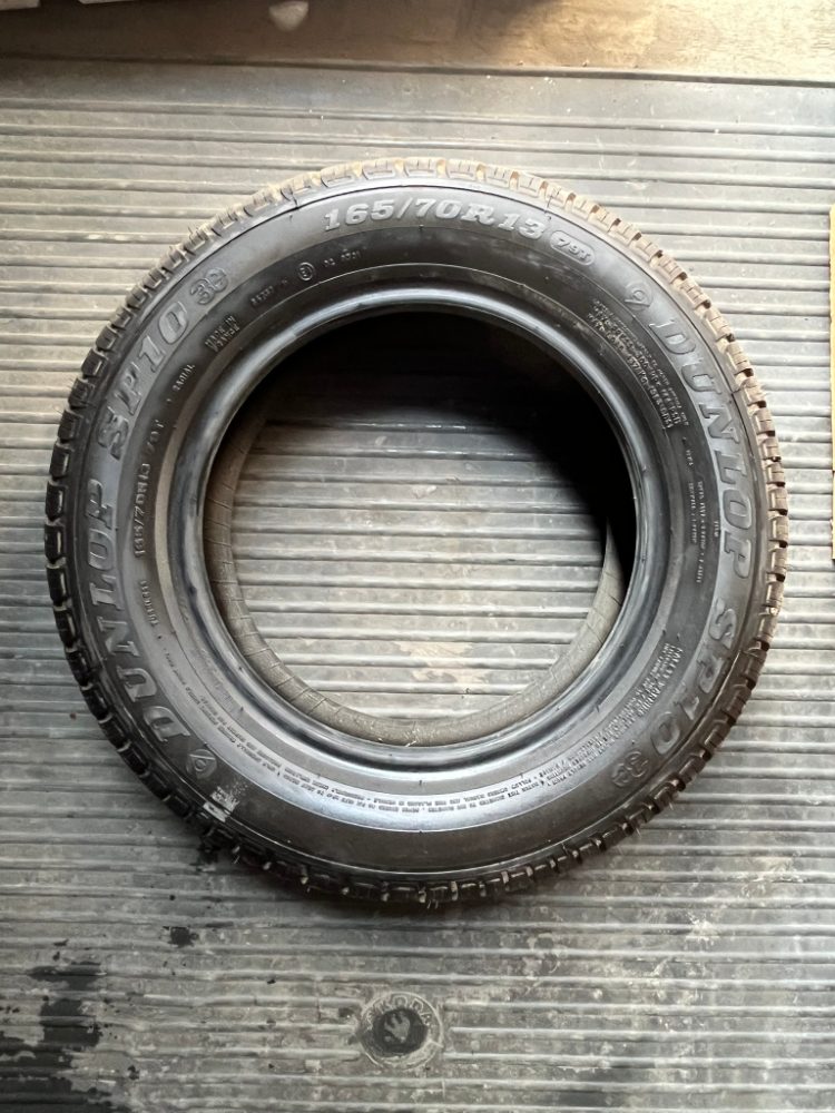 Pěkné pneu 165/70 R13, 175/60 R14 (rezerva) – fotografie 3