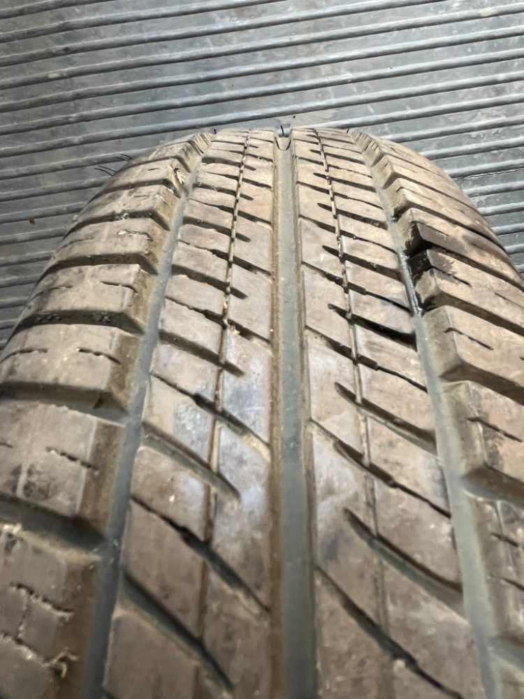Pěkné pneu 165/70 R13, 175/60 R14 (rezerva) – fotografie 4